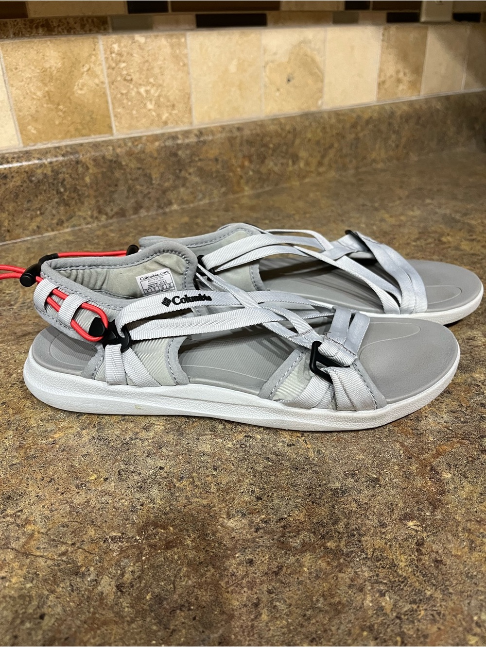 Columbia All Terrain Sandals Grey Ice Red Coral Bungee Sz 8 Outdoor Hiking